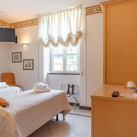 Lucca Franco's Bed & Breakfast Diecimo