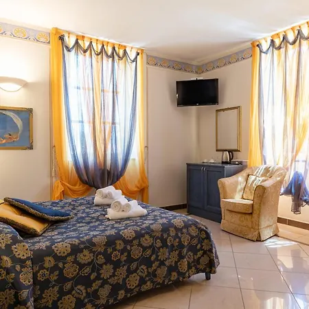 Lucca Franco's Отель типа 