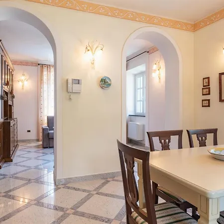 Lucca Franco's Bed & Breakfast Diecimo