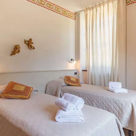 Lucca Franco's Bed & Breakfast Diecimo